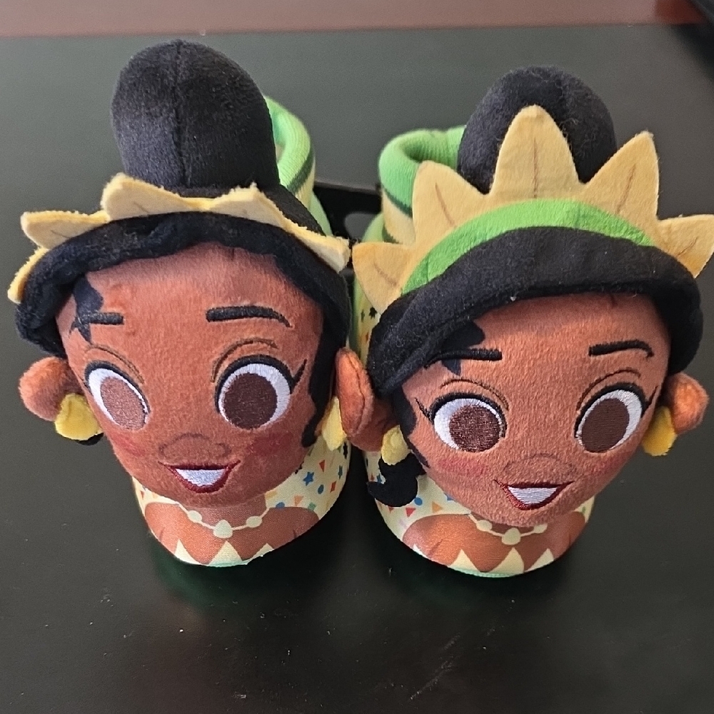 Disney Princess Tiana Kids Shoes - Green and Brown. Size 5/6